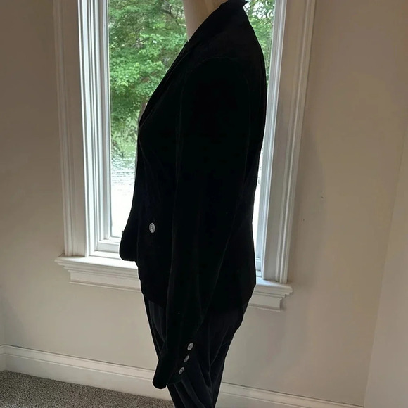 Eddie Bauer Fully lined Vintage Black Velvet Blazer, Size 6, EUC - Picture 3 of 8